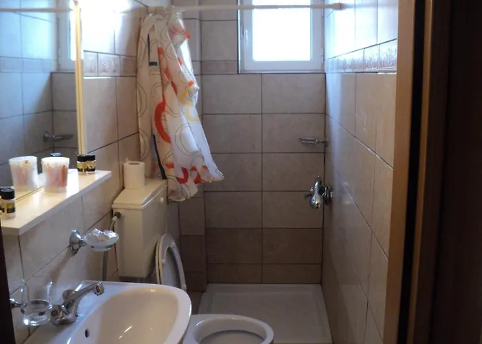 Parthenon بيت ضيافة