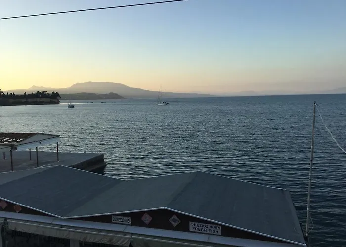 Parthenon بيت ضيافة